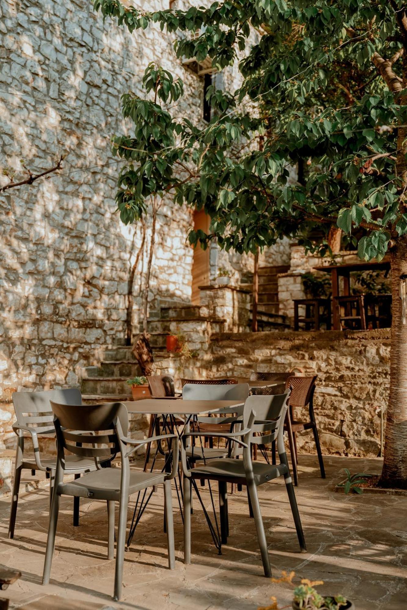 Berat Backpackers Hostel Екстериор снимка