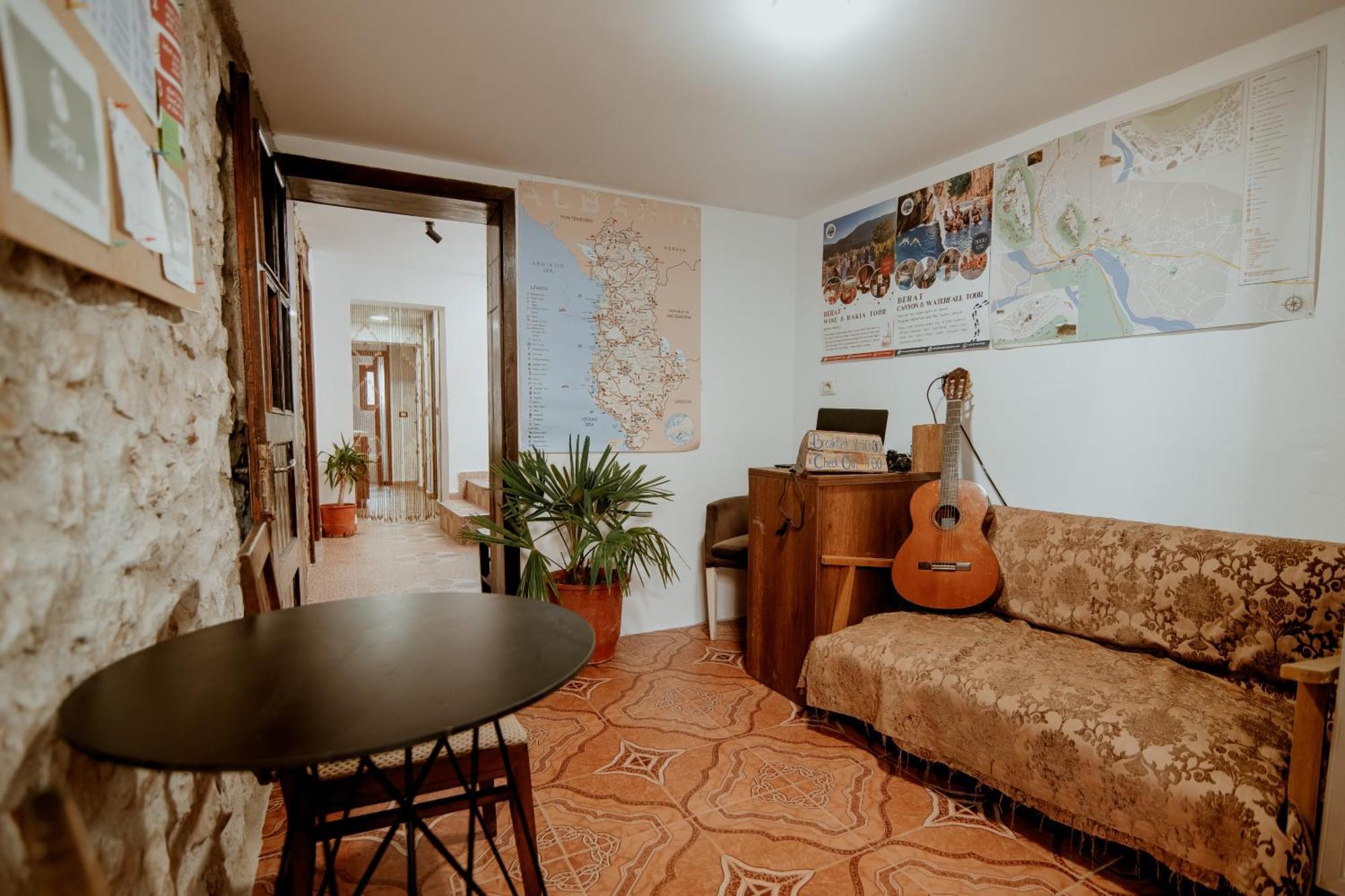 Berat Backpackers Hostel Екстериор снимка